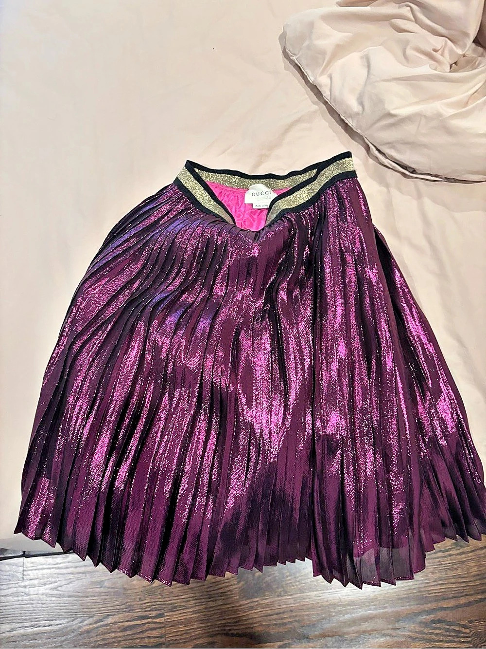 Gucci girls silk Pleated Metallic Skirt in Purple Size 10 Like New (worn once)